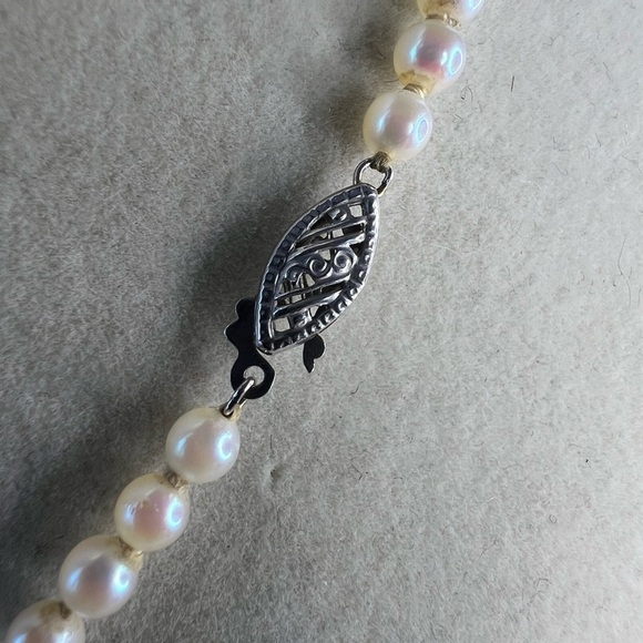 Beautiful Vintage 10KT White Gold Graduated Akoya Pearl Necklace 15.5” D10 - Picture 5 of 5